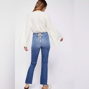 MOTHER laced hustler women’s Blue Ankle Cropped Jeans w Distressed Details sz 24